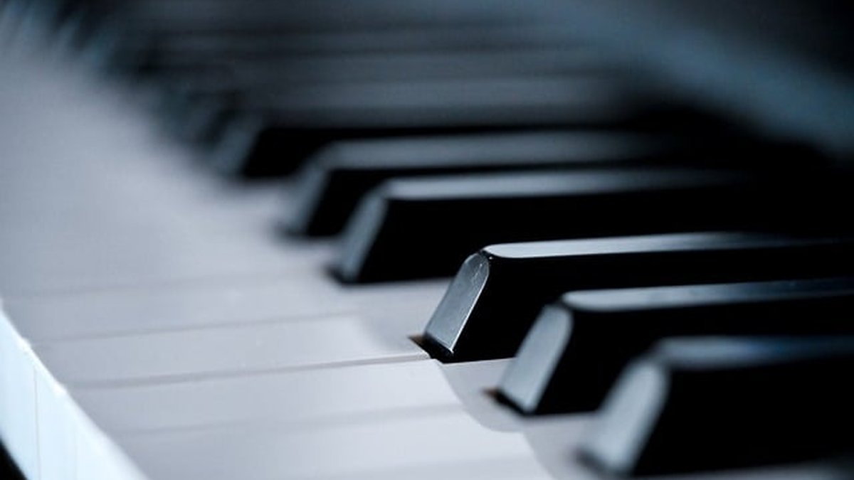 Key Marketing KPIs: Metrics, Benchmarks & GA4 Implementation